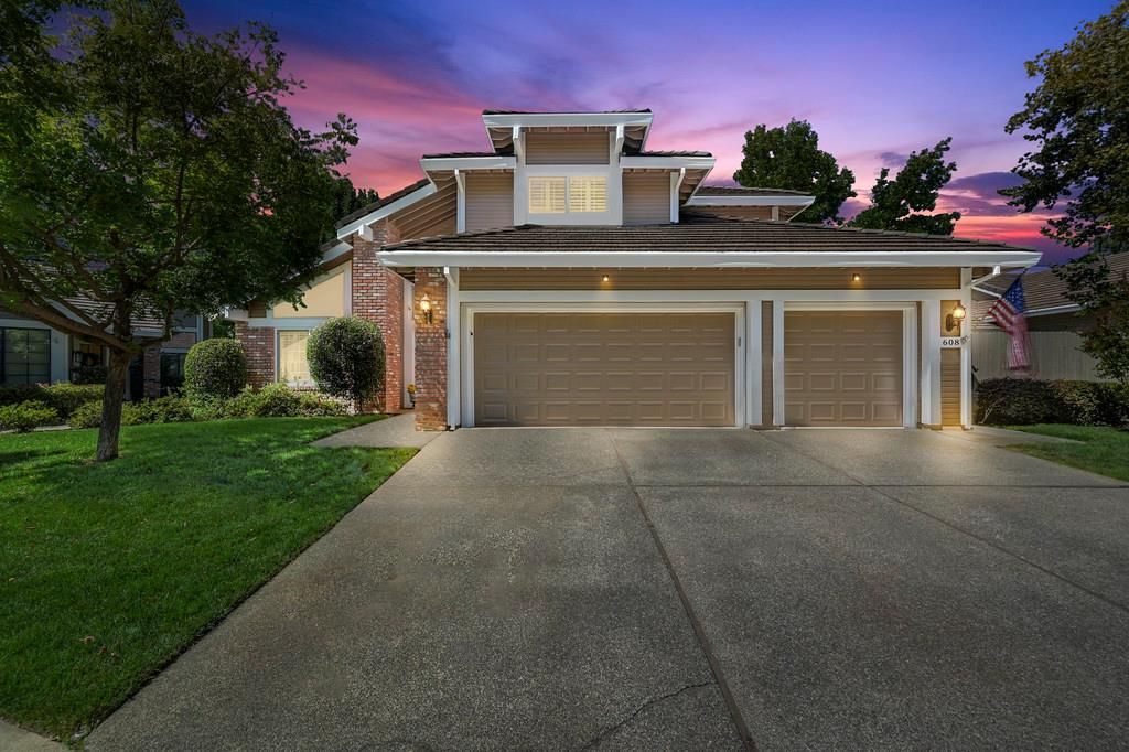 Photo of 608 Glenshire Court, Roseville, CA 95661 (MLS # 225147191)