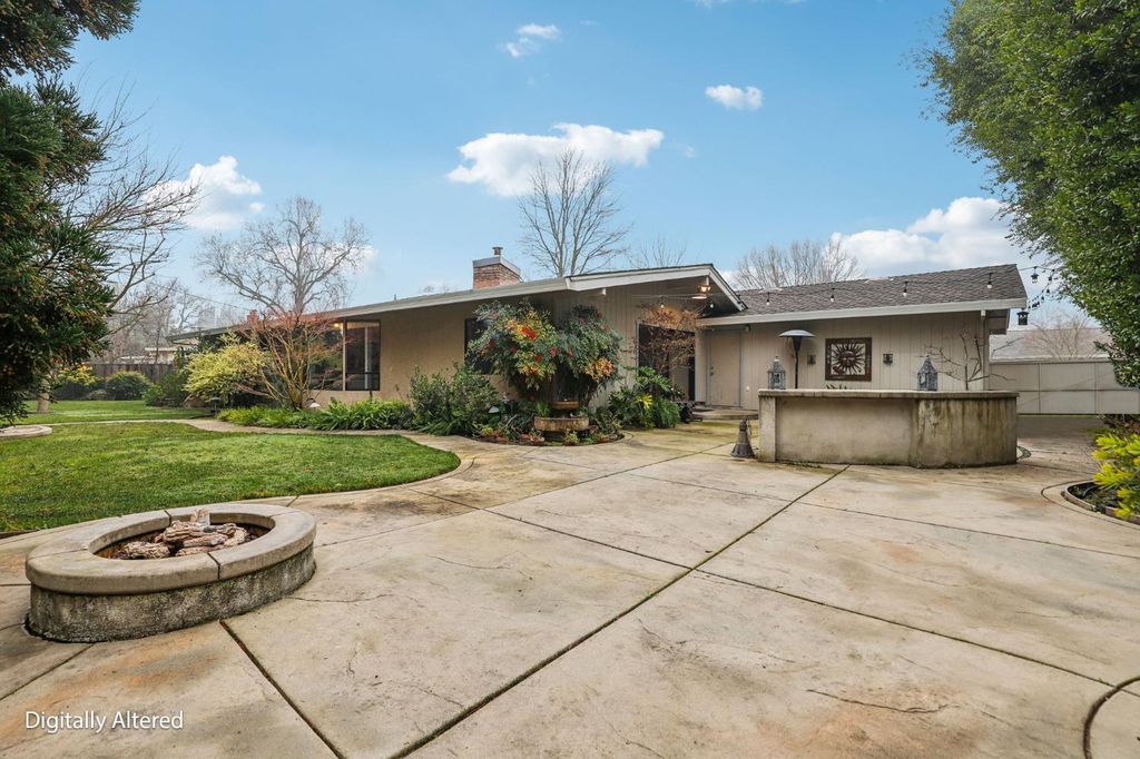 Photo of 4216 Corona Way, Sacramento, CA 95864 (MLS # 226033015)