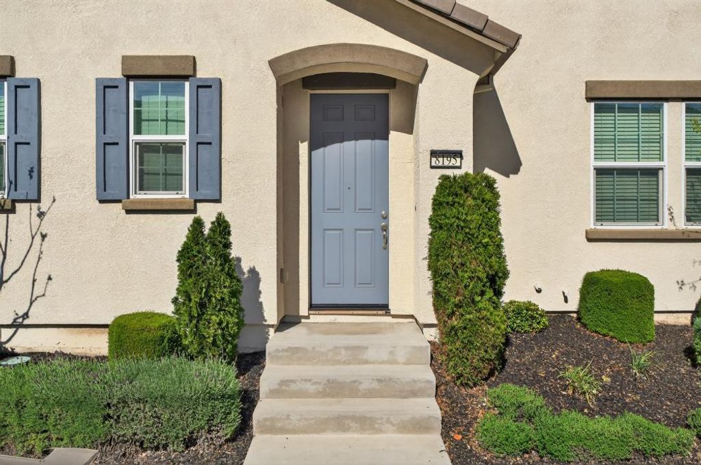 Photo of 8195 Kramer Ranch Lane, Elk Grove, CA 95758 (MLS # 226032532)