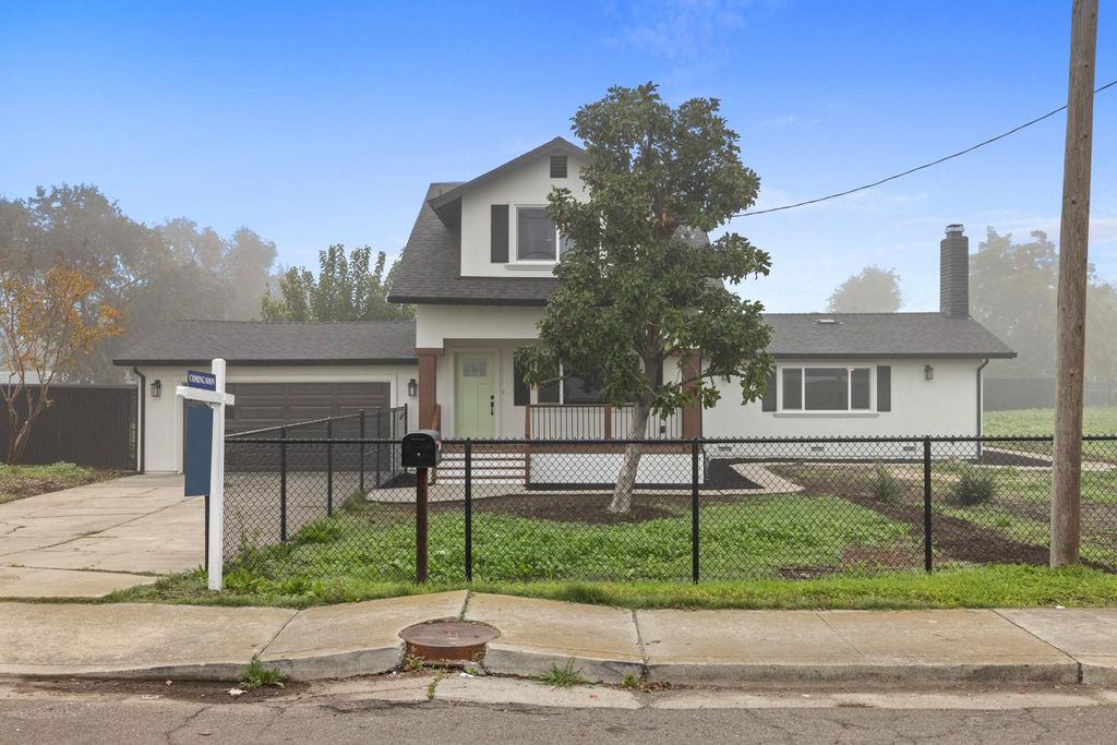 Photo of 3112 S B Street, Stockton, CA 95206 (MLS # 226035047)