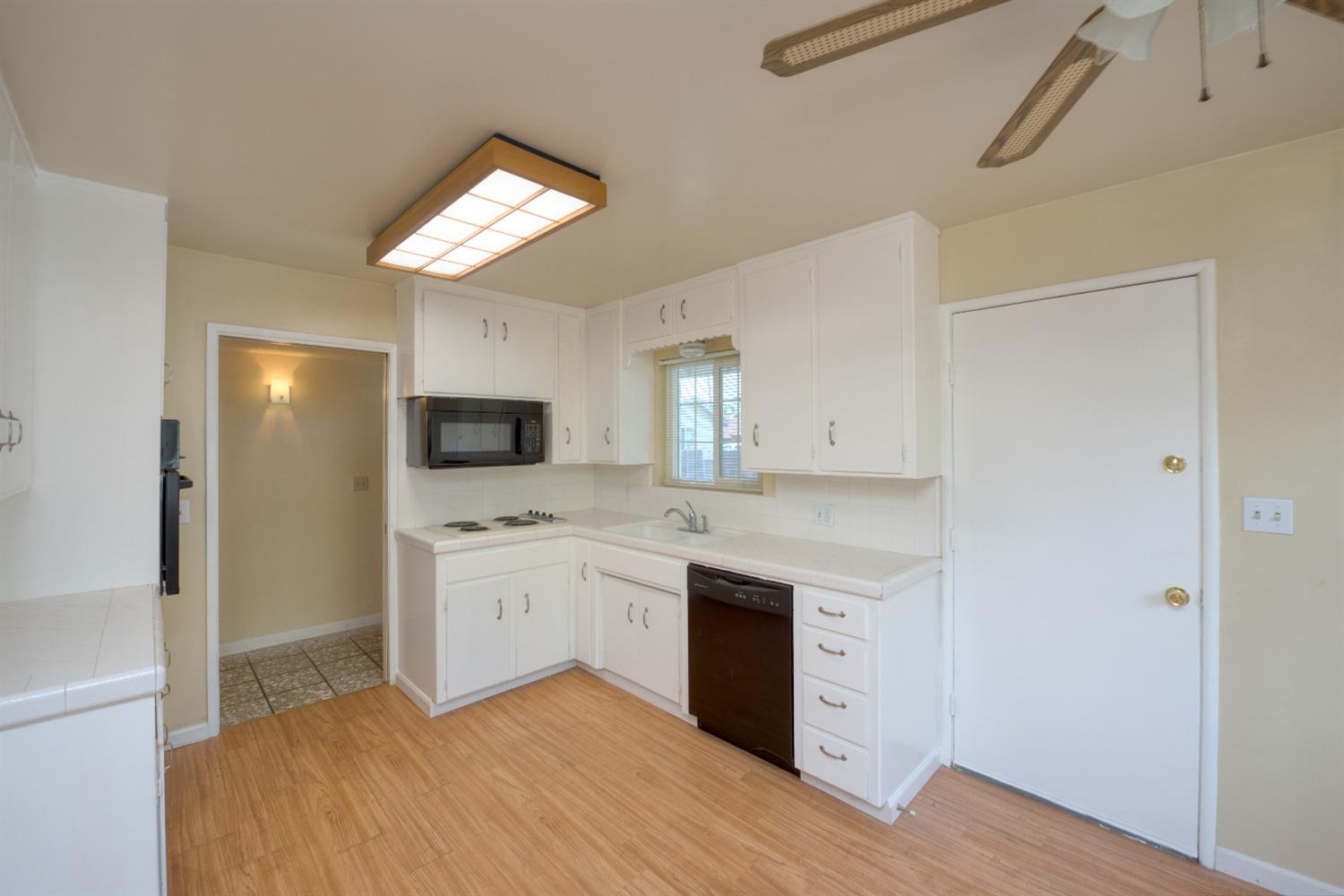 3212 Lotus Court