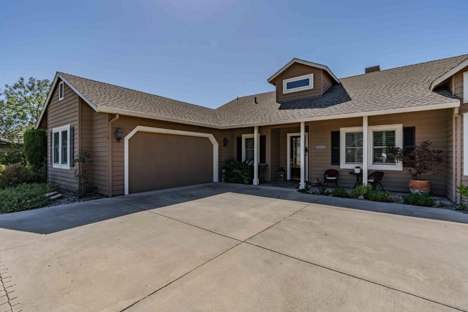 2016 Oak Creek Drive