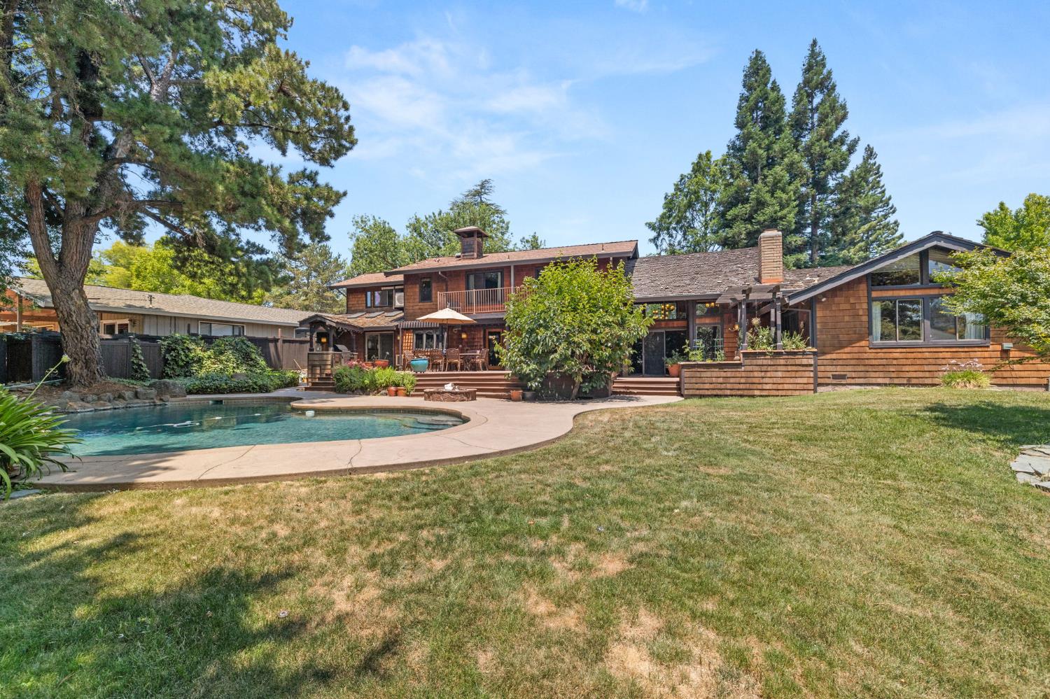 5536 Clarendon Way