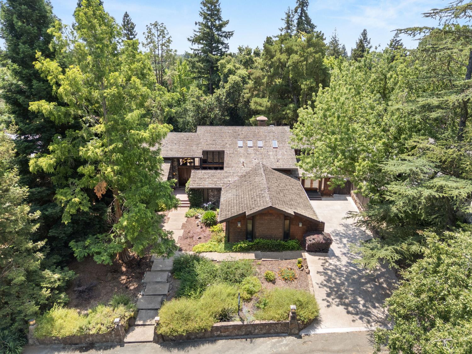 5536 Clarendon Way