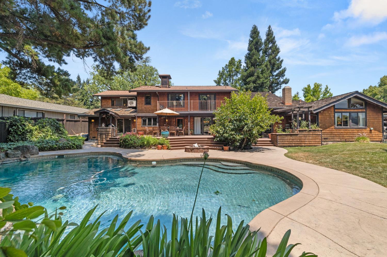 5536 Clarendon Way