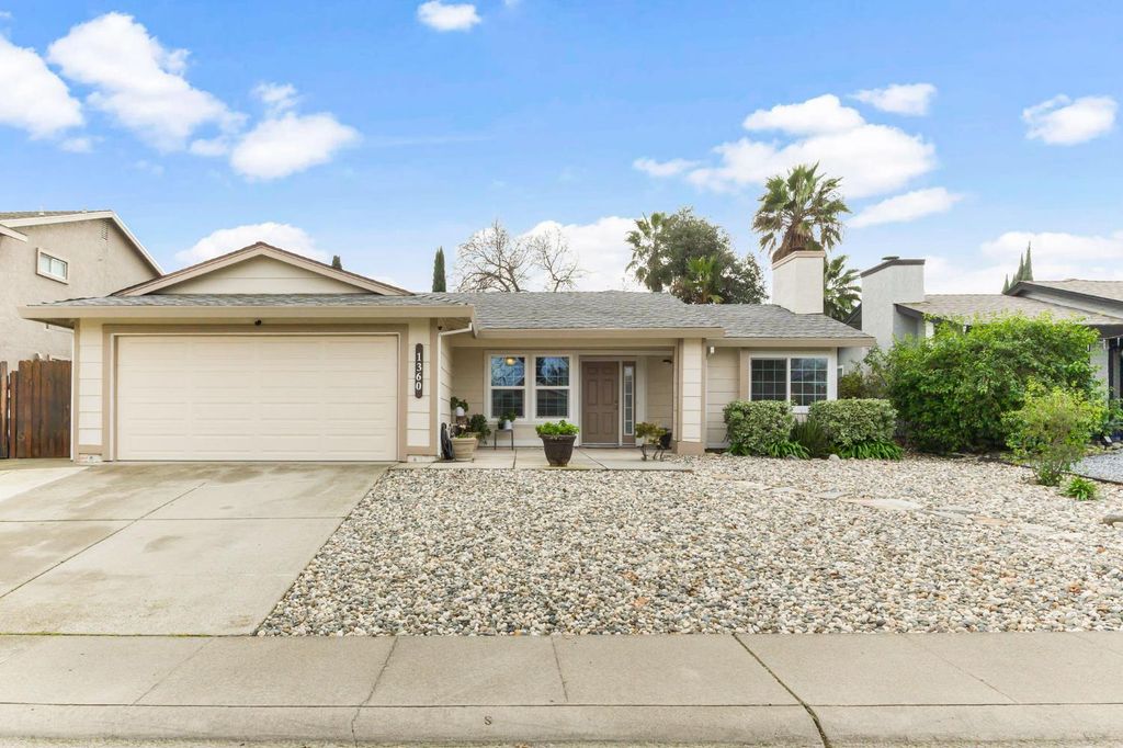 Photo of 1360 Ridgerun Drive, Roseville, CA 95747 (MLS # 226007657)