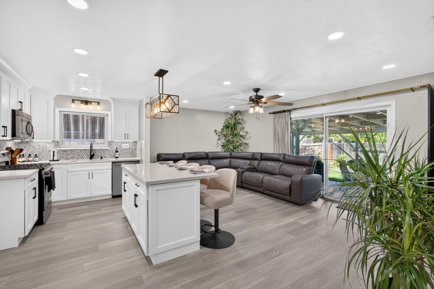 2119 Debbie Lane