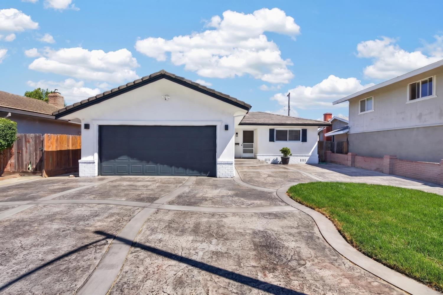 2119 Debbie Lane