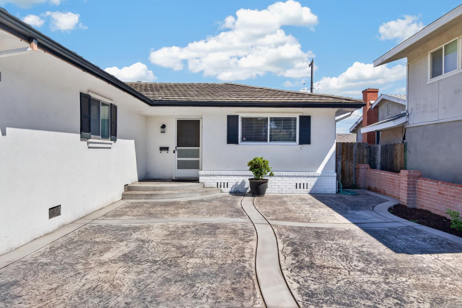 2119 Debbie Lane