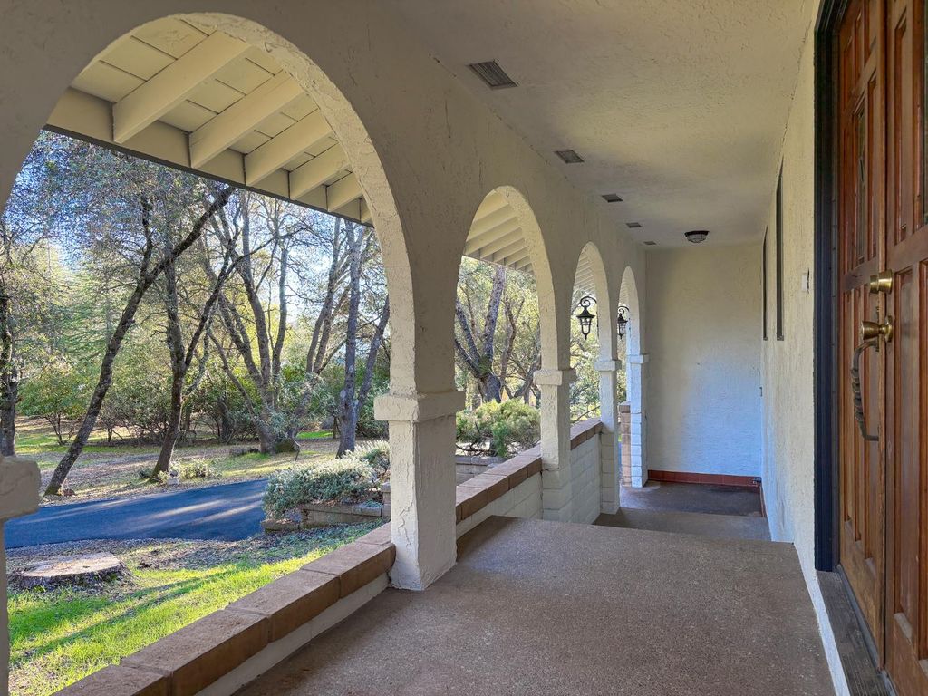 Photo of 2580 Golden Fawn Trail, Shingle Springs, CA 95682 (MLS # 226008292)