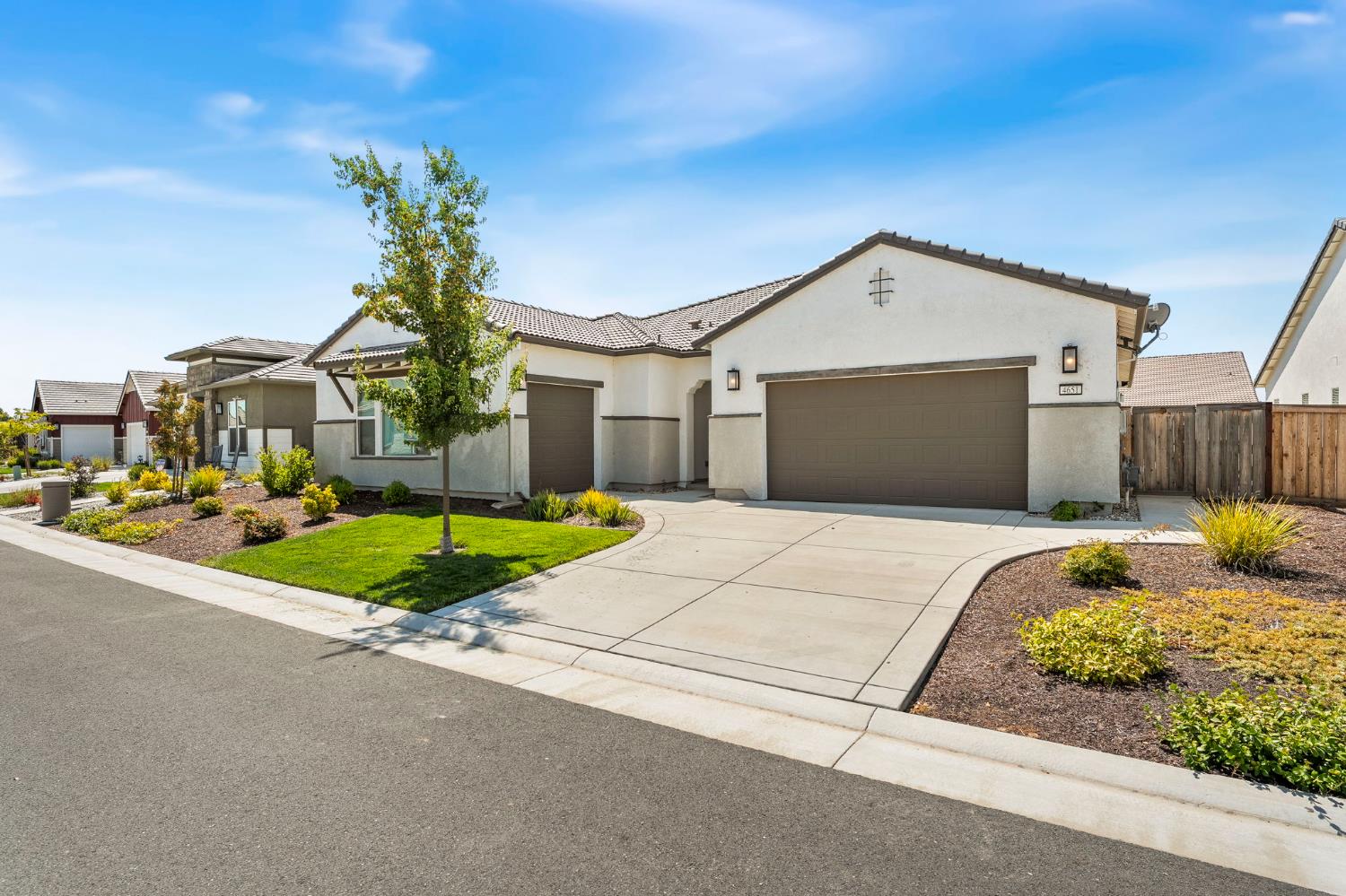 4651 Trumpet Lily Way