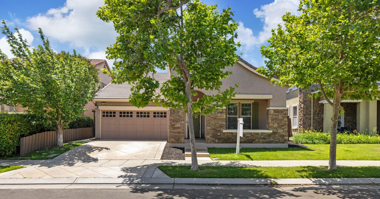 496 W Heritage Drive