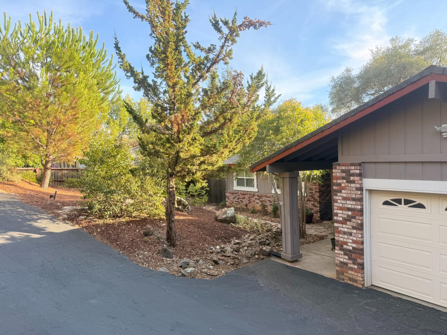 3952 Rustic Road