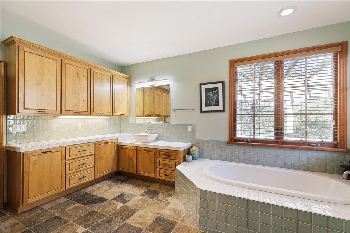 20 Mosswood Ct, Copperopolis, CA, 95228, USA, 3 Bedrooms Bedrooms, ,5 BathroomsBathrooms,Residential,Active,20 Mosswood Ct,225147171