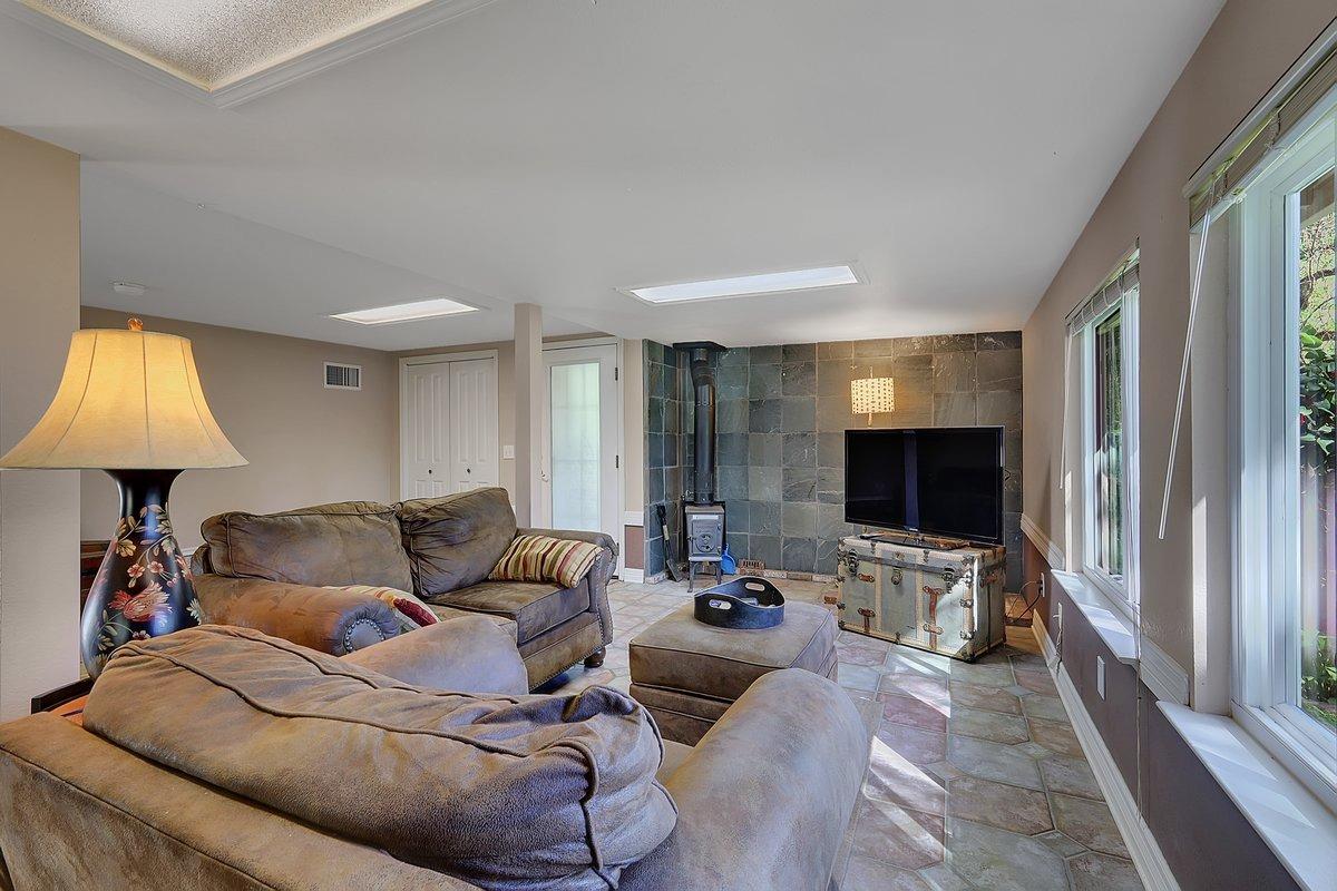 Browns Valley, California 95918, United States, 3 Bedrooms Bedrooms, ,2 BathroomsBathrooms,Residential,Active,98056