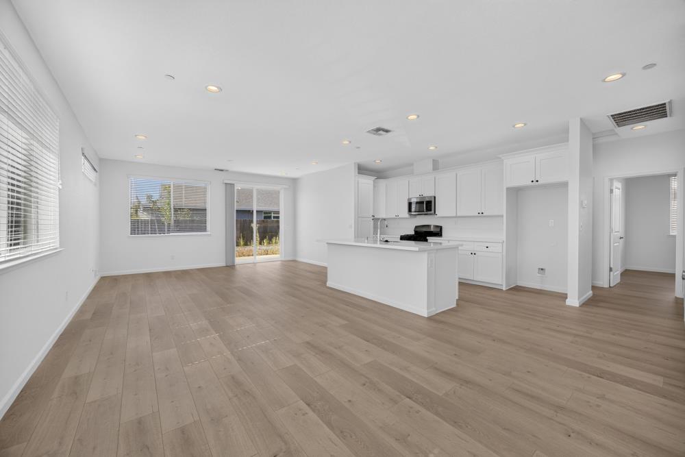 7315 6th Way