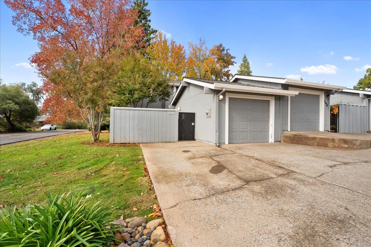 3292 Amethyst Lane