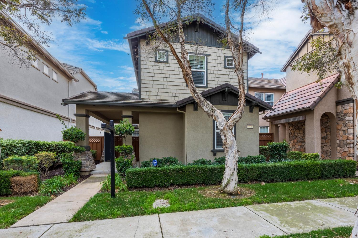 171 W Santa Cruz Way