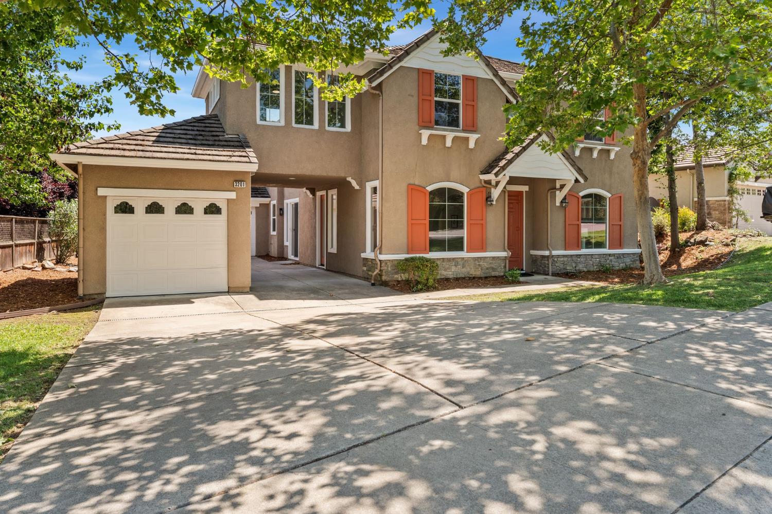 3201 Montrose Way