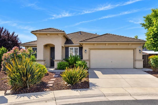 9236 EARL FIFE DR, ELK GROVE, CA 95624 - Image c787016fc4e7b8ddbb1c5f0e2a415843/2731461119