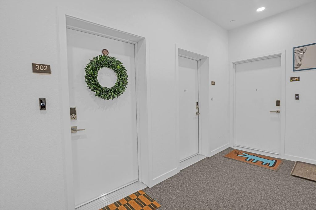 Photo of 2431 Cleat Lane #301, Sacramento, CA 95815 (MLS # 225137533)