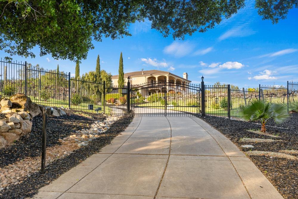 7543 Old Pear Hill Lane