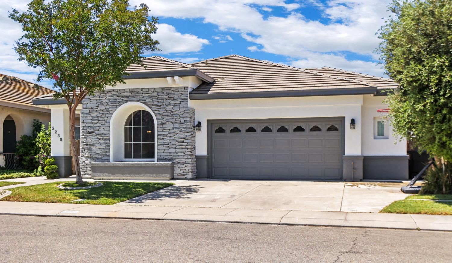 5239 Sire Court