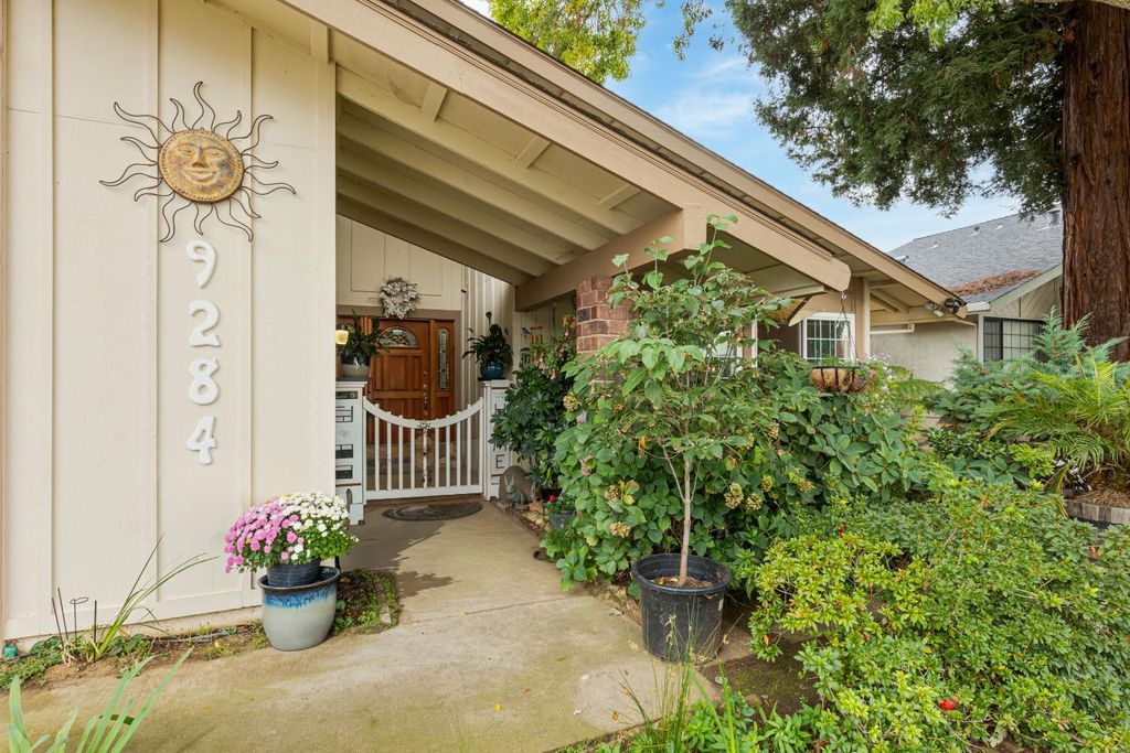 Photo of 9284 Linda Rio Drive, Sacramento, CA 95826 (MLS # 225135923)