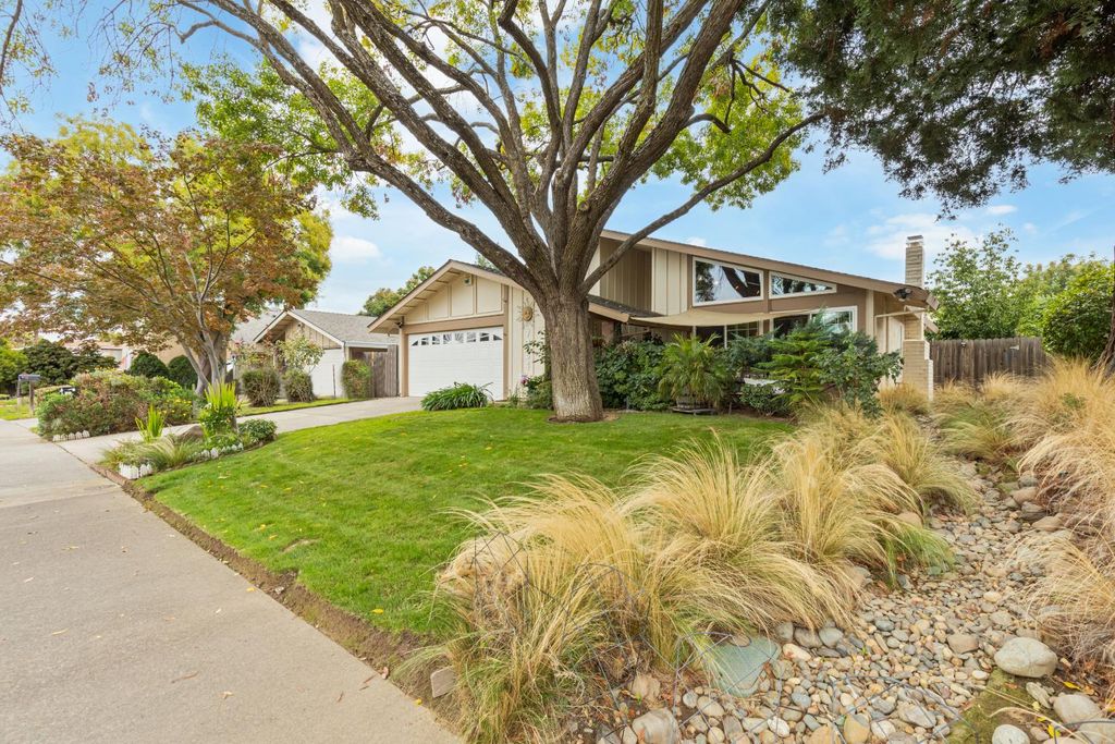 Photo of 9284 Linda Rio Drive, Sacramento, CA 95826 (MLS # 225135923)