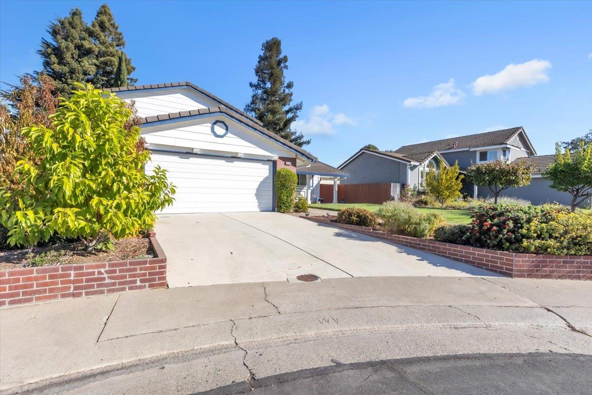 8559 Coral Crest Court