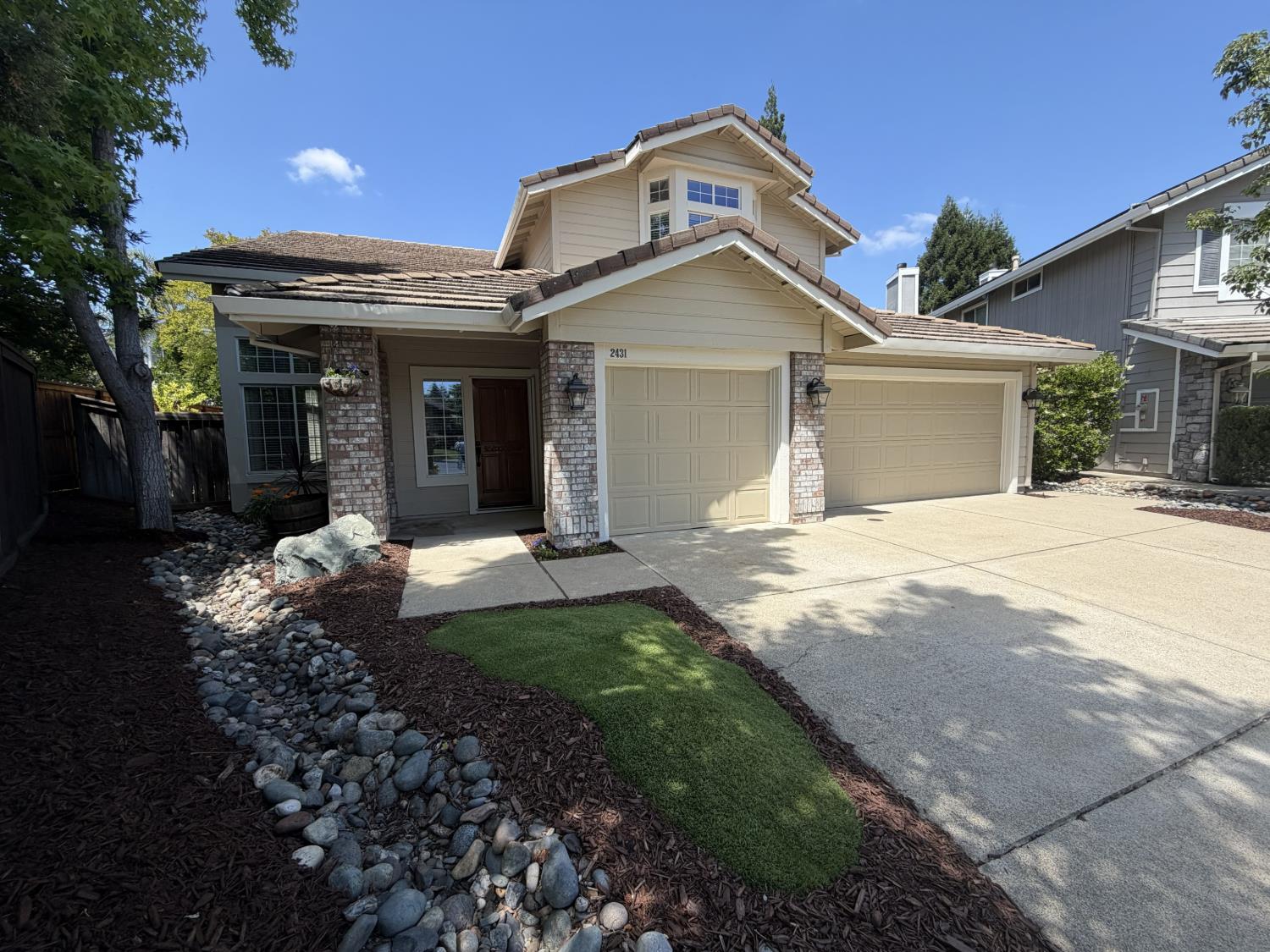 2431 Carr Court