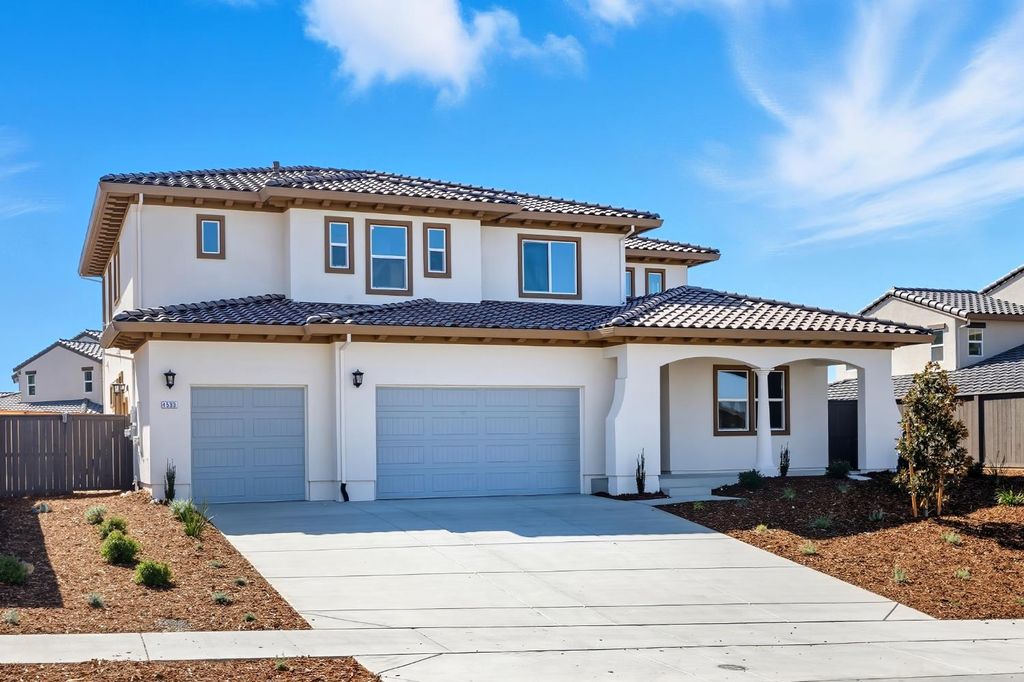 Photo of 4533 Dewey Oak Drive, Folsom, CA 95630 (MLS # 226005924)