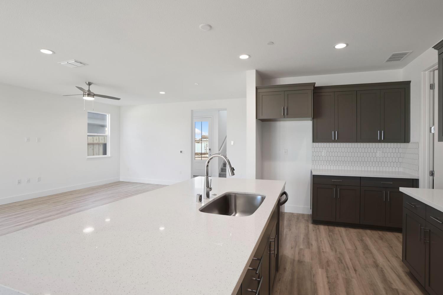 3242 Leo David Street