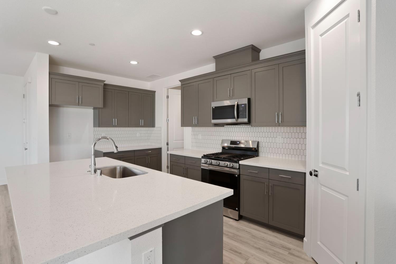 3242 Leo David Street