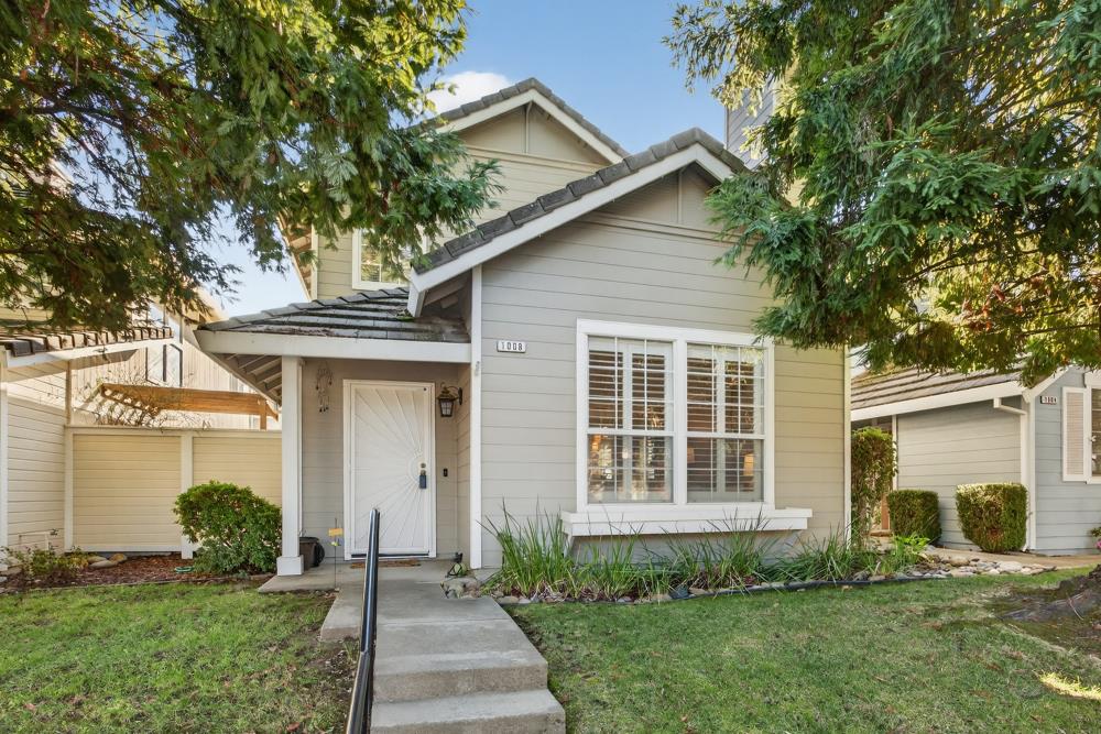 1008 Meadowbridge Drive
