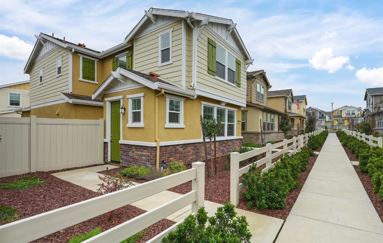 6194 Paseo De Harris