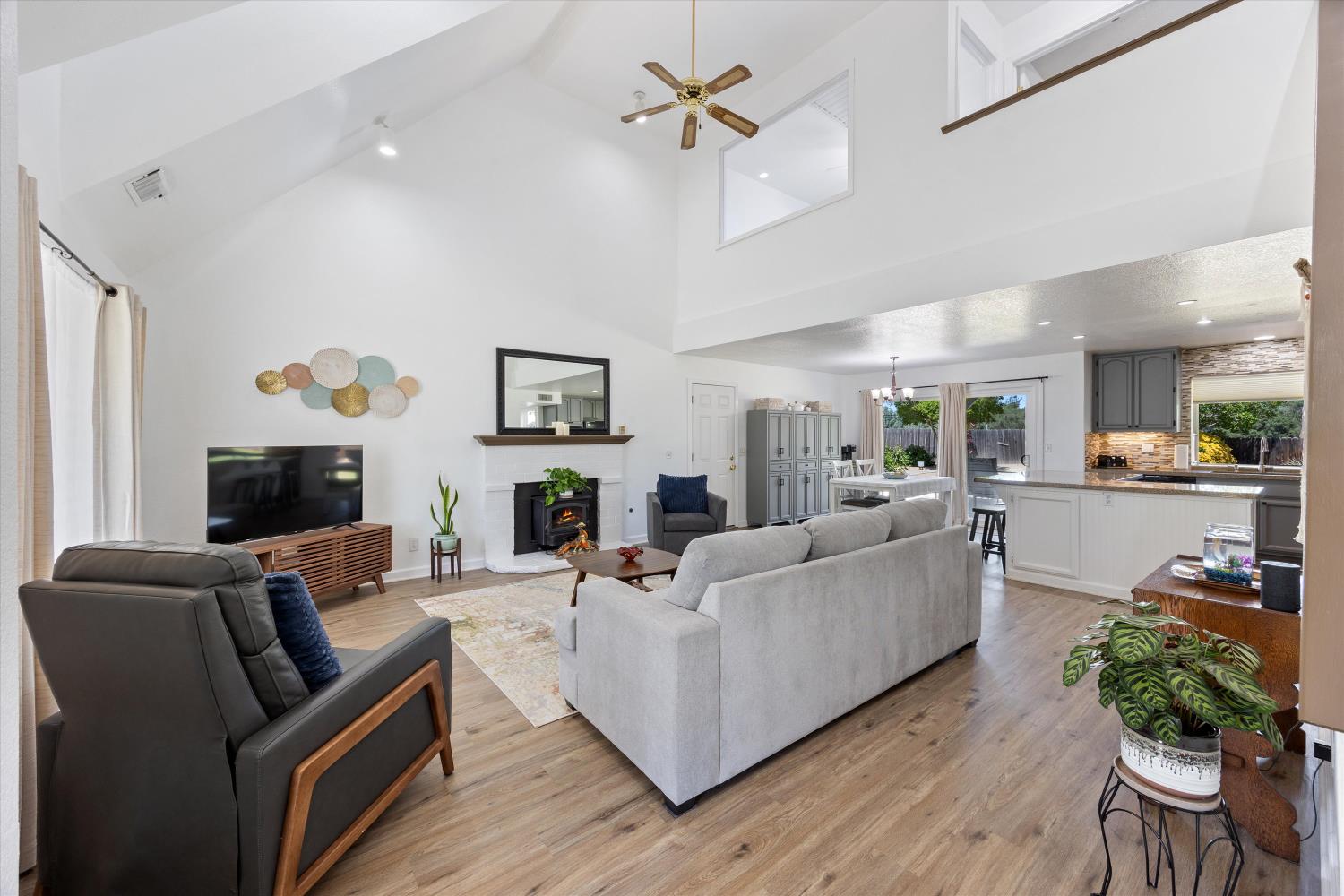 3557 Silver Ranch Avenue