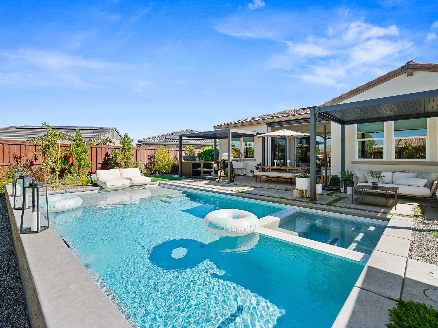 Folsom, California 95630, United States, 2 Bedrooms Bedrooms, ,2 BathroomsBathrooms,Residential,Active,212342