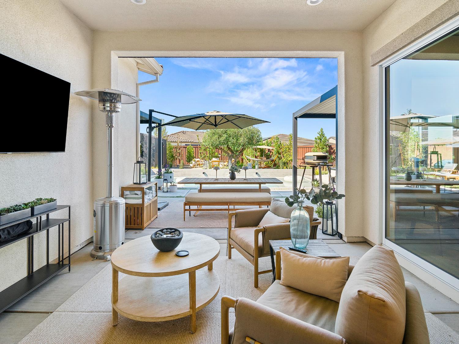 Folsom, California 95630, United States, 2 Bedrooms Bedrooms, ,2 BathroomsBathrooms,Residential,Active,212342