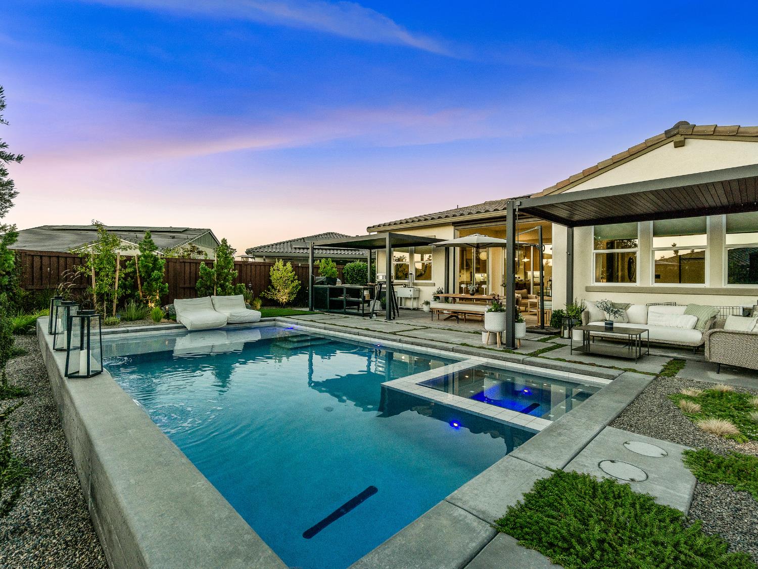 Folsom, California 95630, United States, 2 Bedrooms Bedrooms, ,2 BathroomsBathrooms,Residential,Active,212342