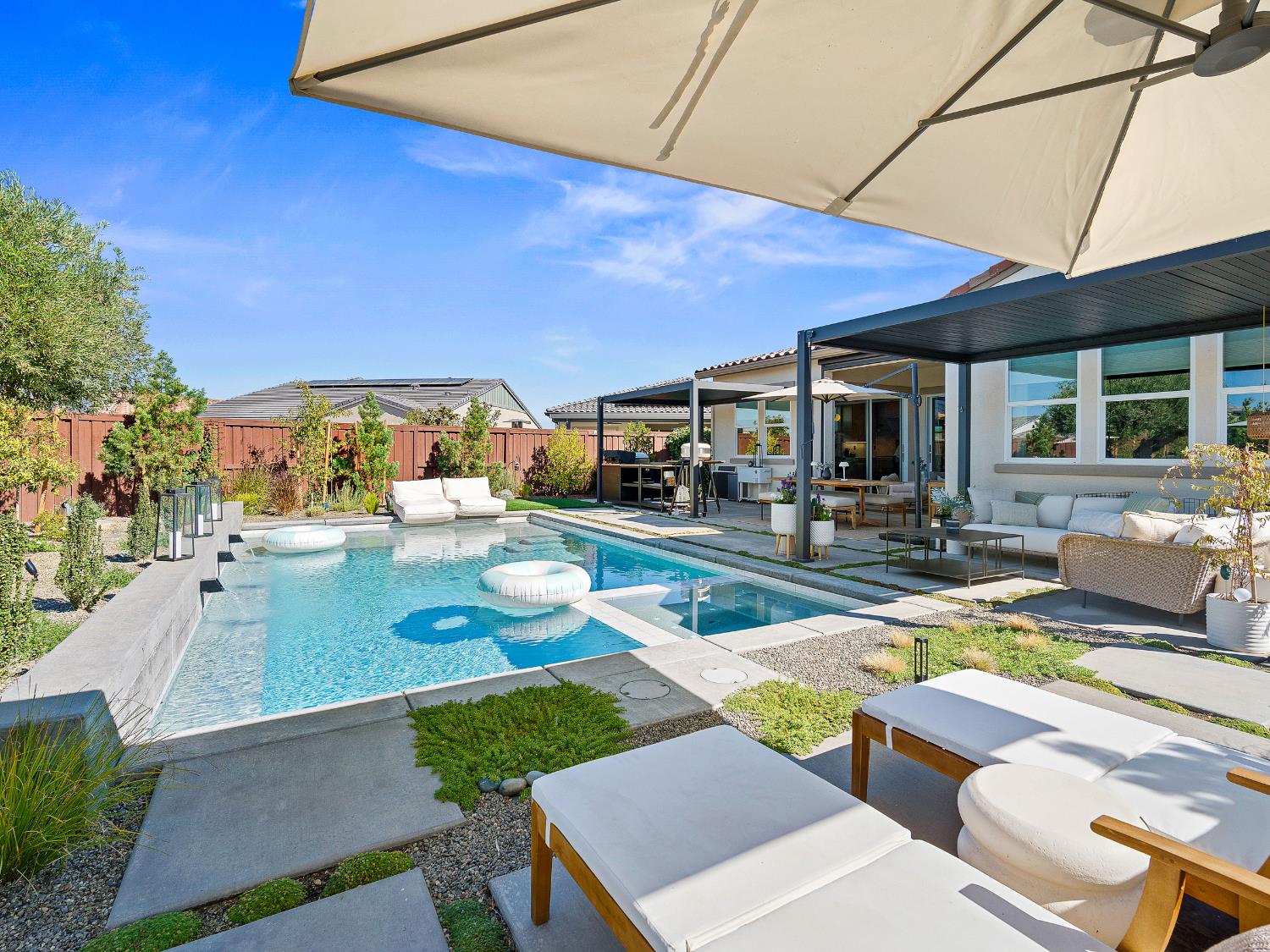 Folsom, California 95630, United States, 2 Bedrooms Bedrooms, ,2 BathroomsBathrooms,Residential,Active,212342