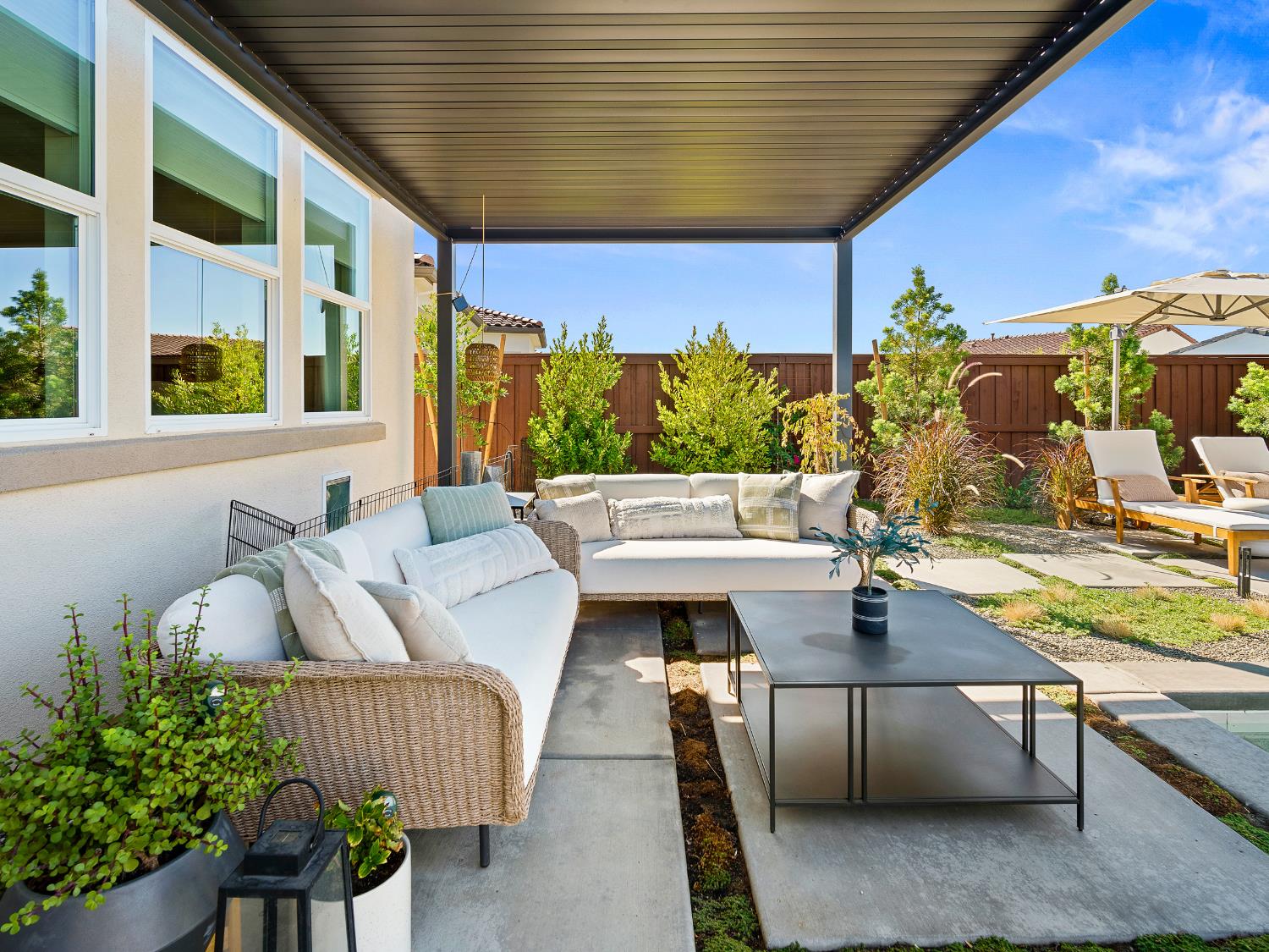 Folsom, California 95630, United States, 2 Bedrooms Bedrooms, ,2 BathroomsBathrooms,Residential,Active,212342