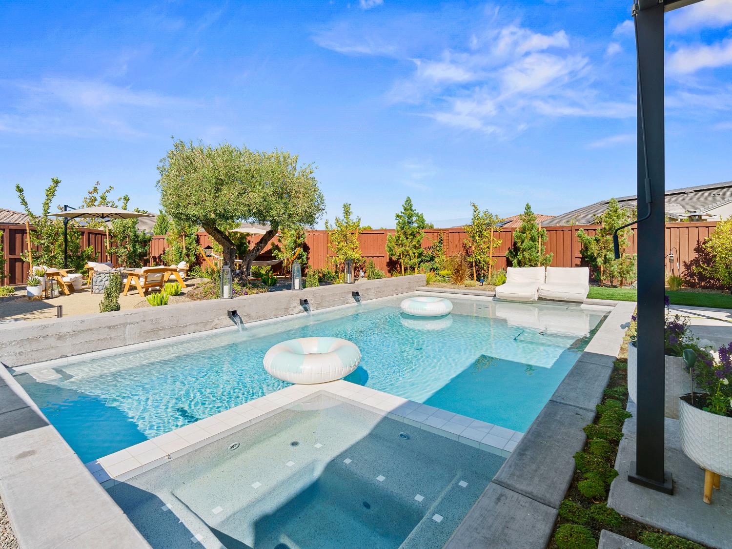 Folsom, California 95630, United States, 2 Bedrooms Bedrooms, ,2 BathroomsBathrooms,Residential,Active,212342