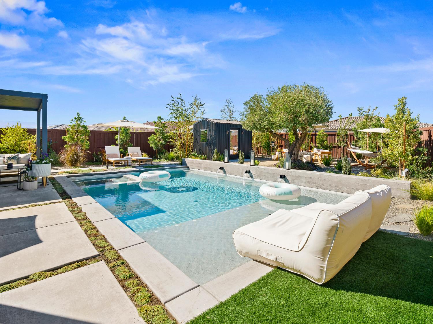 Folsom, California 95630, United States, 2 Bedrooms Bedrooms, ,2 BathroomsBathrooms,Residential,Active,212342