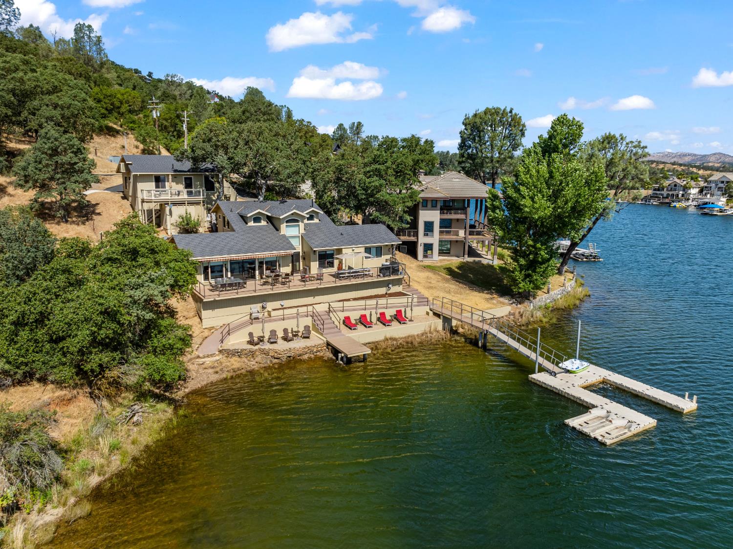 5105 Lakeshore Drive