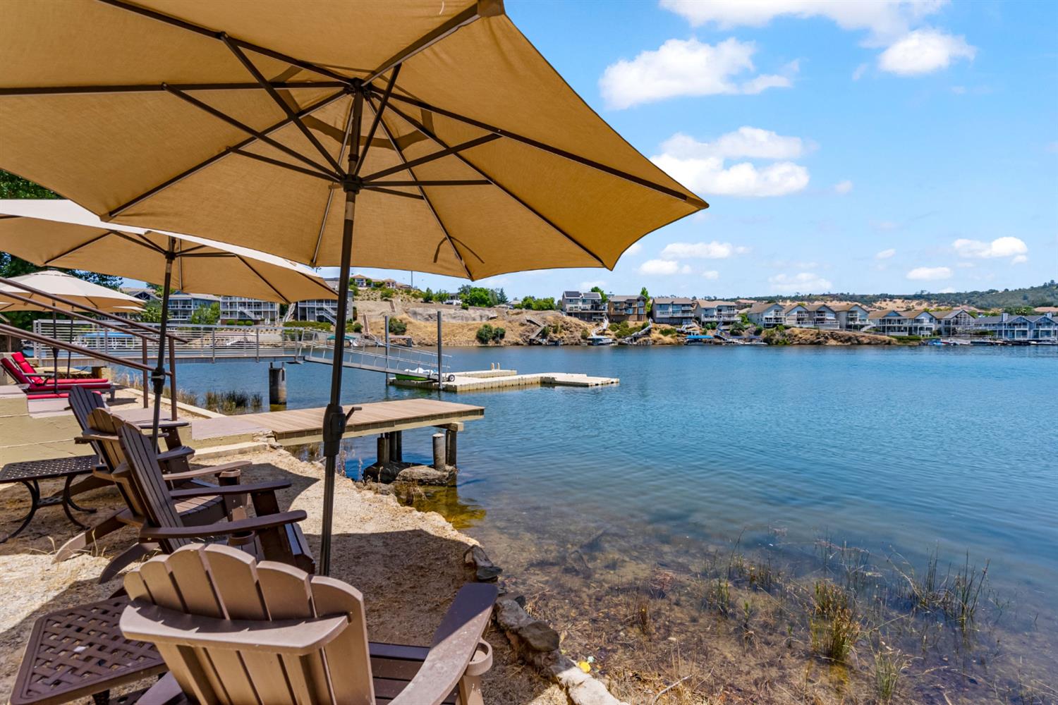 5105 Lakeshore Drive