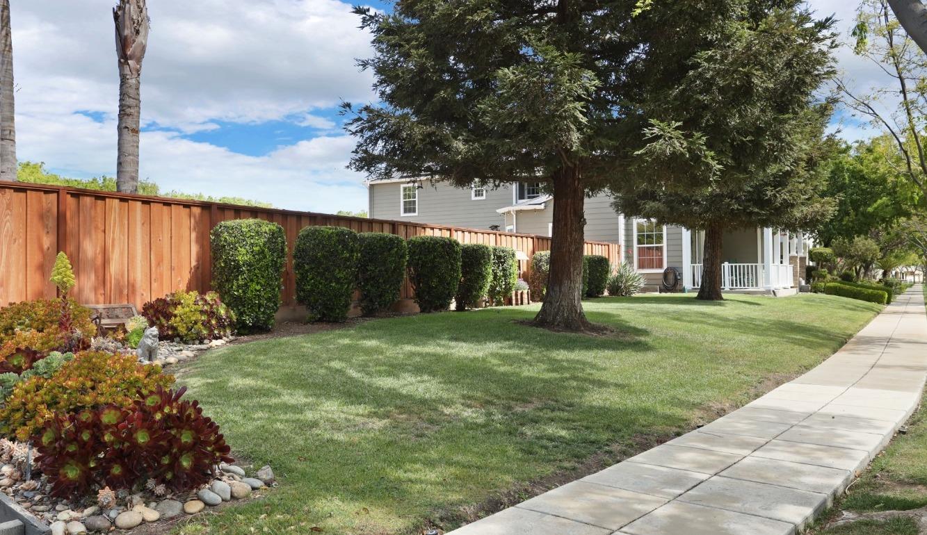 2731 Mocking Bird Lane