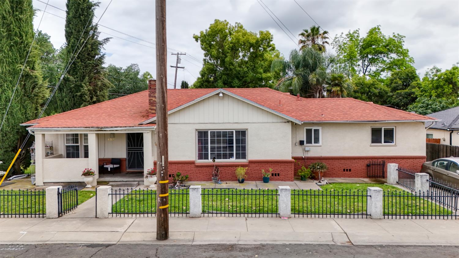 690 Jewell Avenue