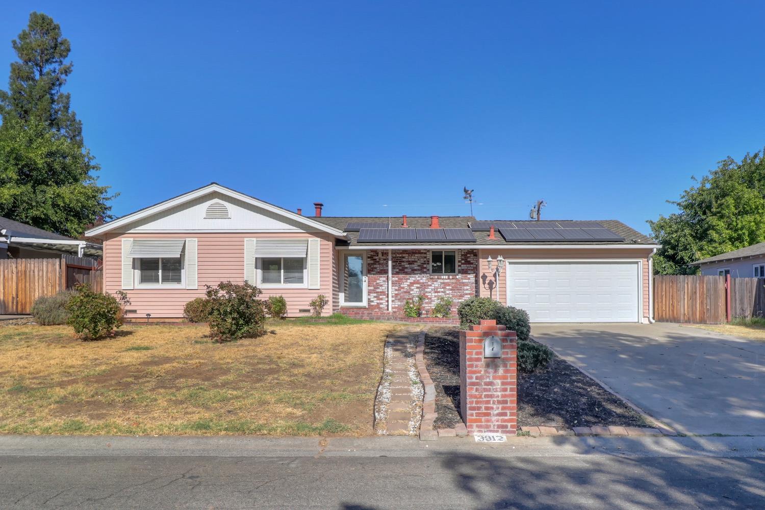 3912 Henderson Way
