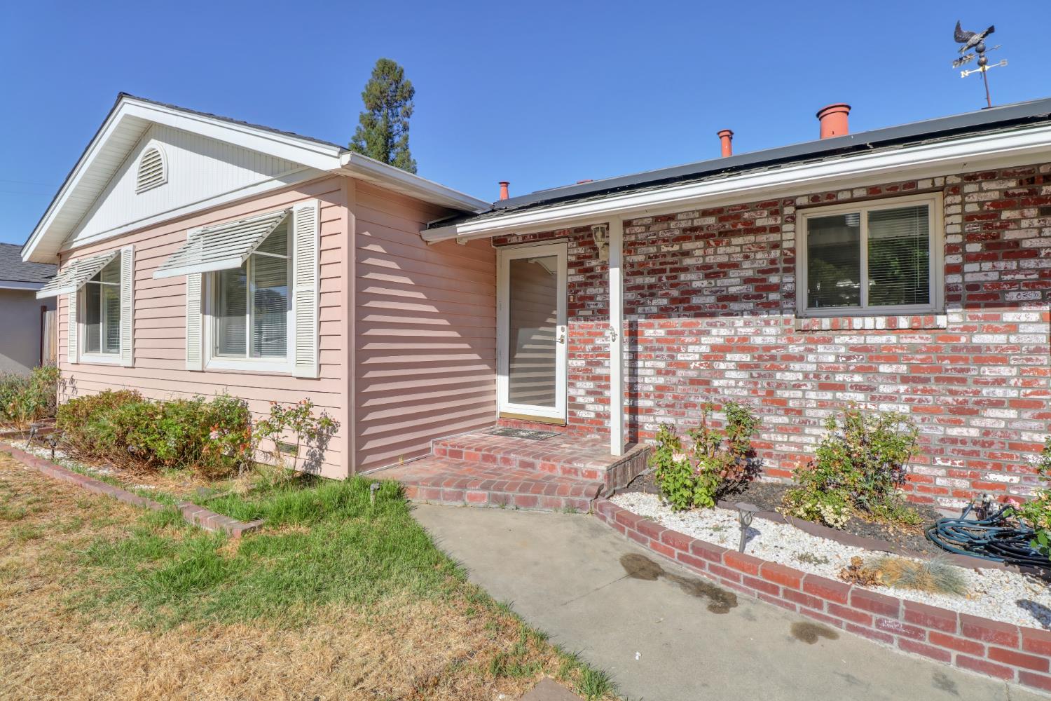 3912 Henderson Way